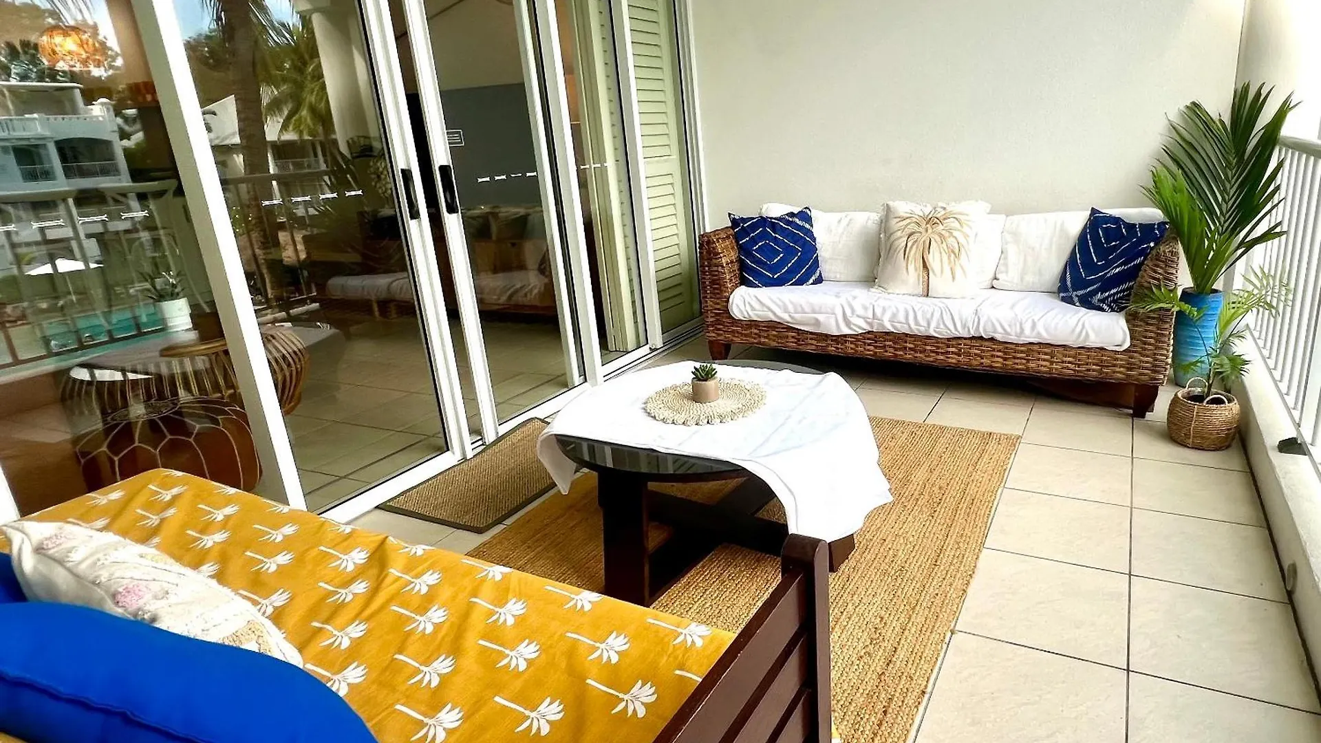 Palm Cove Beach Club Penthouse Palm Cove